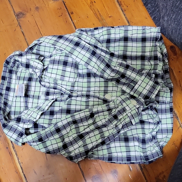 Dress shirts and flannels (4) - Picture 4 of 5